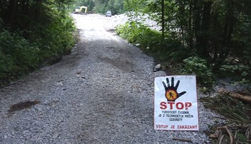 Voda klesla, spúšť zostala. Turistický chodník v Monkovej doline zrejme tak skoro neobnovia