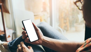 Ak by som nesledoval politické dianie, ušetril by som si kopu času aj nervov, tvrdí mladý volič Adam