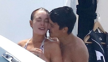 Nikoho si nevšímali. Škandalózna Lindsay v sprche so snúbencom