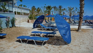 Z dovolenky snov nočná mora. Skupinu turistov namiesto krásneho hotela čakali šváby, špina a plesne