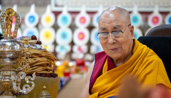 Začali sa niekoľkodňové oslavy okrúhlych narodenín dalajlámu. Avizoval svoje plány do budúcnosti