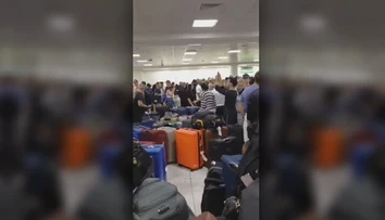 Chaos na britských letiskách: Viac než 2-tisíc zrušených letov a zúfalí pasažieri