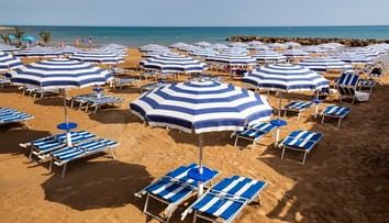 Z tejto sumy sa vám zatočí hlava: Prenájom ležadla na obľúbenej talianskej pláži stojí toľko, čo inde celá dovolenka