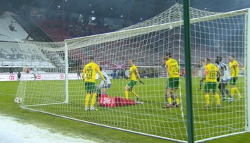 VIDEO: Mrazivý večer v Podbrezovej si domáci vychutnali. Žilina s jedným z najhorších výkonov sezóny