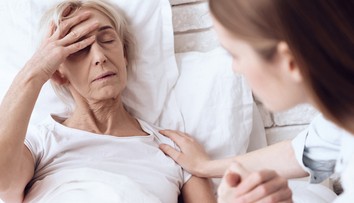 Ak sa budete doma starať o dlhodobo chorého príbuzného, po novom vám dajú peniaze