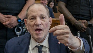 Weinsteina uznali za vinného v jednom bode obžaloby. Svoje obvinenia naďalej odmieta