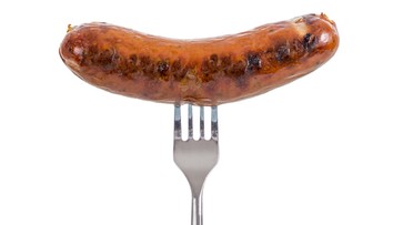 V obchode si kúpil klobásu. To čo v nej našiel, ho mohlo zabiť