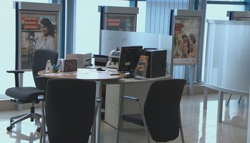 Žena okradla banku o desiatky tisíc eur, ktoré skončili na účte jej dcéry