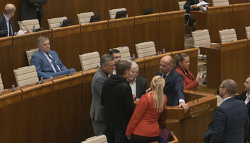 Ostrá hádka v parlamente: Opozícia tvrdí, že nový prílepok trestného zákona má chrániť Tibora Gašpara