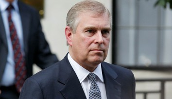 Americkí vyšetrovatelia chcú vypočuť princa Andrewa v súvislosti s Epsteinom