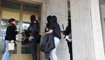 Sudca prepustil matku, ktorej novorodenca našli mŕtveho v práčke, na slobodu