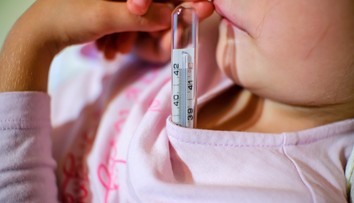 Dieťa má teplotu? Lekárka varuje pred častou chybou, mamičky opisujú vážne následky