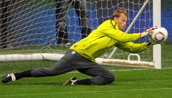 Pri tragickej zrážke s vlakom zomrel bývalý brankár Arsenalu či Liverpoolu Alex Manninger. Mal len 48 rokov