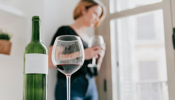 Pohárik na zdravíčko? Odborníci odhaľujú pravdu o súvislostiach medzi alkoholom a zápalom v tele