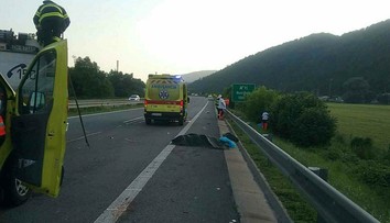 Tragická nehoda na R1. Osobné vozidlo zrazilo chodca