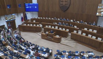Veľká reforma sociálnej starostlivosti prešla parlamentom: Rodiny dostanú príspevok až do 1 010 eur
