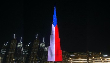 Najvyššia budova sveta sa rozsvietila vo farbách československej trikolóry