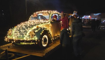 Zastavili aj dopravu. Pri Rajeckých Tepliciach si ľudia užili netradičný sprievod