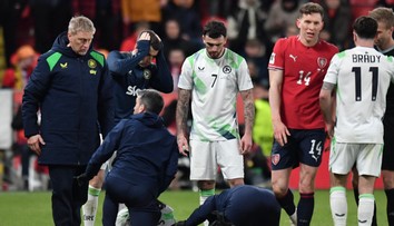 VIDEO: Desivý moment poznačil postup Česka. Ír po pár sekundách na trávniku upadol do bezvedomia