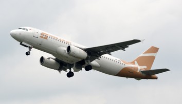 Zdesenie na palube lietadla. Pilot oznámil cestujúcim, že nedokáže pristáť