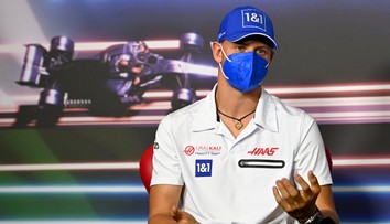 Mick Schumacher bude v F1 rezervným jazdcom tímu Ferrari