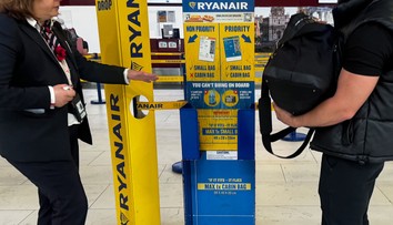 Bude Ryanair prísnejšie kontrolovať rozmery batožiny? Aerolinka zvažuje vyššie odmeny pre zamestnancov
