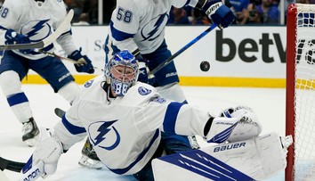 Vynikal, stopol ho až Slafkovský. Najlepším brankárom NHL je druhýkrát v kariére Černákov spoluhráč