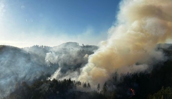 FOTO a VIDEO: Susedné Česko bojuje s rozsiahlym požiarom. Na mieste zasahujú stovky hasičov