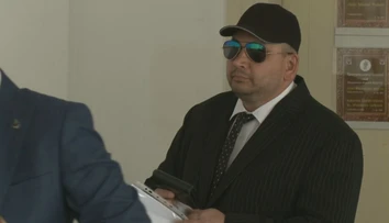 Nasadili naňho agenta a zadržali ho priamo pri preberaní úplatku. Starosta z východu sa postavil pred súd