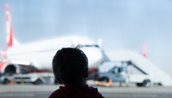 Zistili, že ich syn nemá platný pas. Chceli ho nechať na letisku a odletieť bez neho