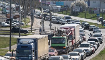 Doprava v Bratislave skolabovala, vodiči stáli v niekoľkohodinových kolónach