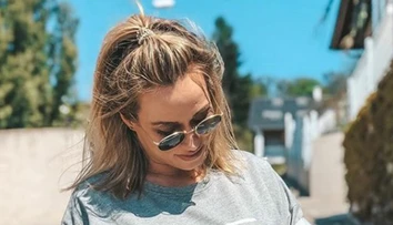 Čerstvá mamina Katka Jakeš zverejnila prvý záber dcérky Izabelky