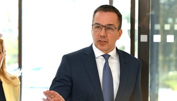 Zmätky okolo sviatkov: Koľko uvidia Slováci na výplatnej páske? Firmy váhajú, ako pracovať 8. mája