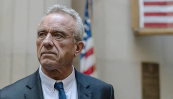 Robert F. Kennedy junior pozastavil prezidentskú kampaň, podporil Trumpa