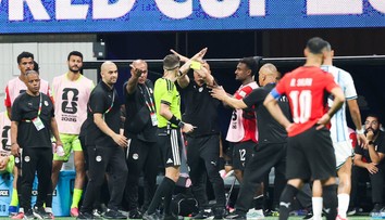 Egypťania cítili po vypadnutí z MS veľkú krivdu. Kontroverzné gesto trénera mohlo viesť k radikálnemu kroku