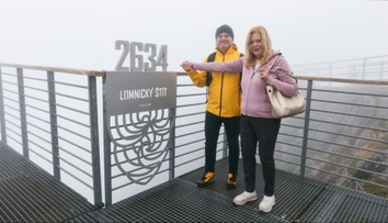 Spevácka legenda Marcela Laiferová oslávila okrúhle narodeniny na horách s Jánom Tribulom