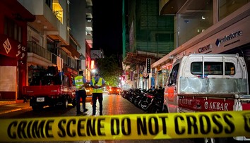 Atentát v turistickom raji: Prvý demokraticky zvolený líder vyviazol so zraneniami