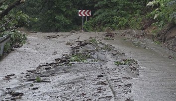 Medzi Muráňom a Muránskou Hutou sa stále nedá jazdiť. Búrka úplne zmietla cestu