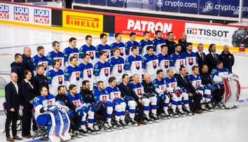 FOTO: Slovenský hokejový tím má za sebou spoločné fotenie. Kto mal najlepší účes?