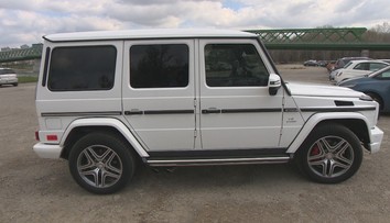 Vysnívané auto si kúpil cez inzerát. Okamžite mal problémy s políciou aj daniarmi