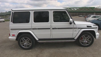 Vysnívané auto si kúpil cez inzerát. Okamžite mal problémy s políciou aj daniarmi