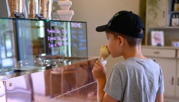 Obrovská ľudskosť majiteľa zmrzlinárne pri Banskej Bystrici. Zdravotne znevýhodneným deťom rozdáva zmrzlinu zadarmo