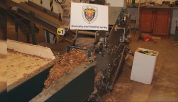Zásah Beef: Jedna z najväčších fabrík na nelegálne cigarety bola odhalená. Polícia zhabala kontraband za milióny eur