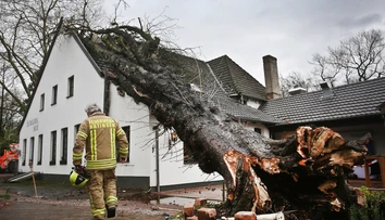 Búrka Knud nad Škandináviou zoslabla. Výstrahy meteorológovia zrušili