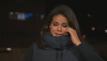 VIDEO: Reportérku počas živého vstupu premohli emócie. Upokojiť ju musela kolegyňa v štúdiu