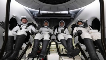 Astronauti, ktorí pre poruchu uviazli na ISS, sú už doma. Nechtiac prekonali hneď dva vesmírne rekordy