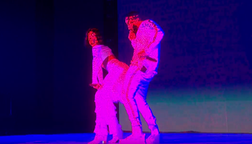 Rihanna s bývalým na javisku. Intímnejšie to nešlo