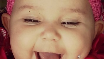 Mamička zverejnila fotku polročnej dcérky s pírsingom so silným posolstvom