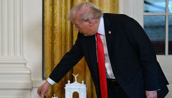 Rastú hlasy za Trumpovo odvolanie. K jeho zosadeniu vedú dve cesty