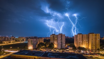 FOTO a VIDEO: Za posledné hodiny zaznamenali na našom území takmer 30-tisíc bleskov
